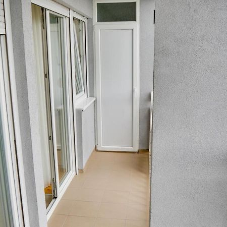 Milica 65M2, Free Parking & Wi-Fi Apartman Újvidék Kültér fotó
