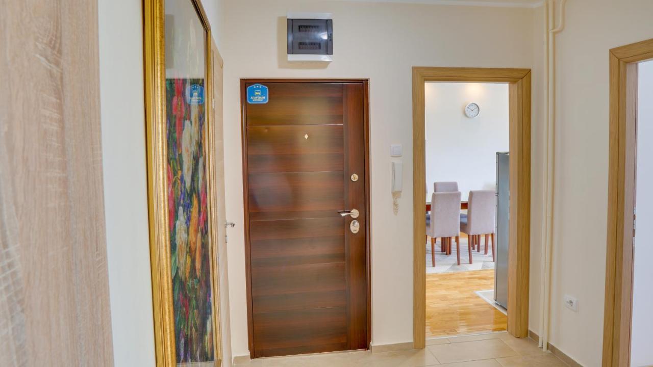 Milica 65M2, Free Parking & Wi-Fi Apartman Újvidék Kültér fotó